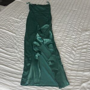 NWT PrettyLittleThing Emerald Green Satin Maxi Dress - Size 0
